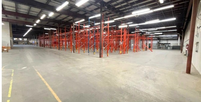 Warehouse with high-bay racking